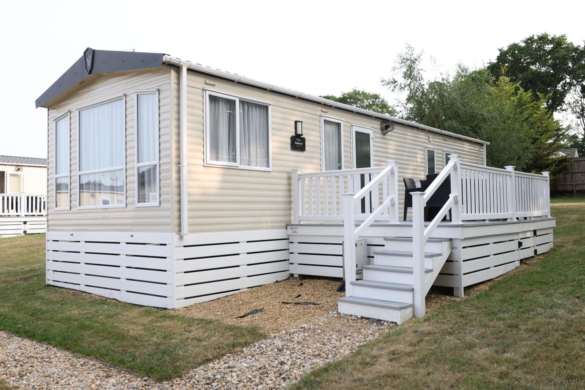 Mercury Yacht Harbour And Holiday Park Bursledon Exterior photo