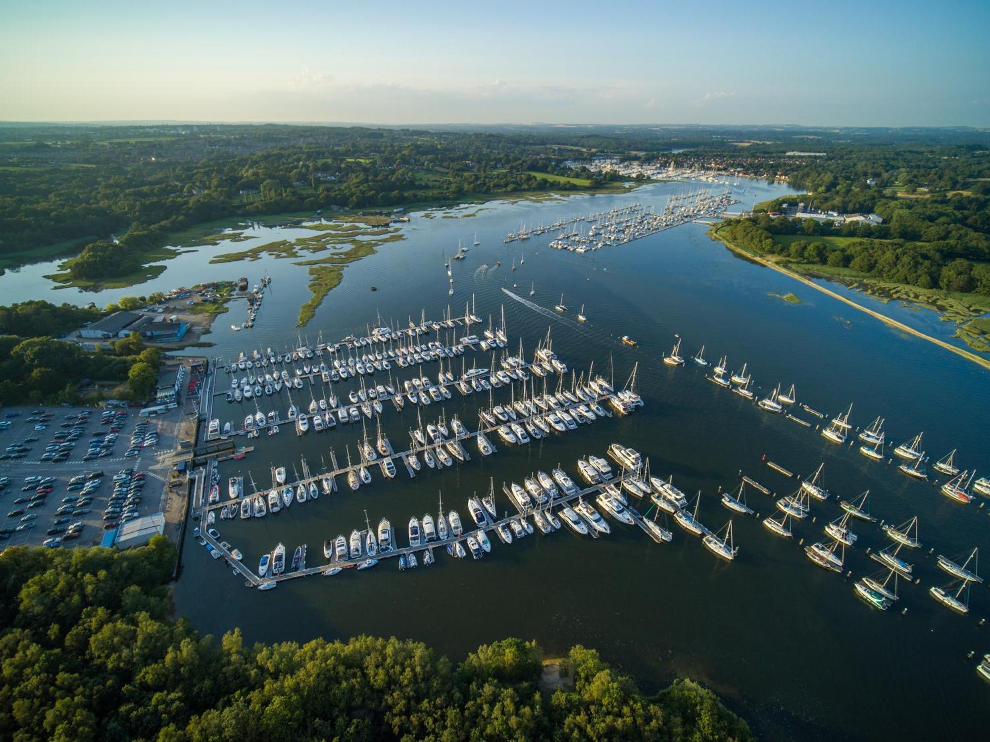 Mercury Yacht Harbour And Holiday Park Bursledon Exterior photo